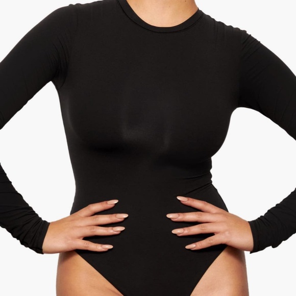 Skims Fits Everybody Long Sleeve Crew Neck Bodysuit Small Onyx - Picture 2 of 4